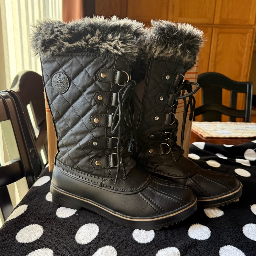 Global Win Black Quilted Winter Boots with Fur Lining